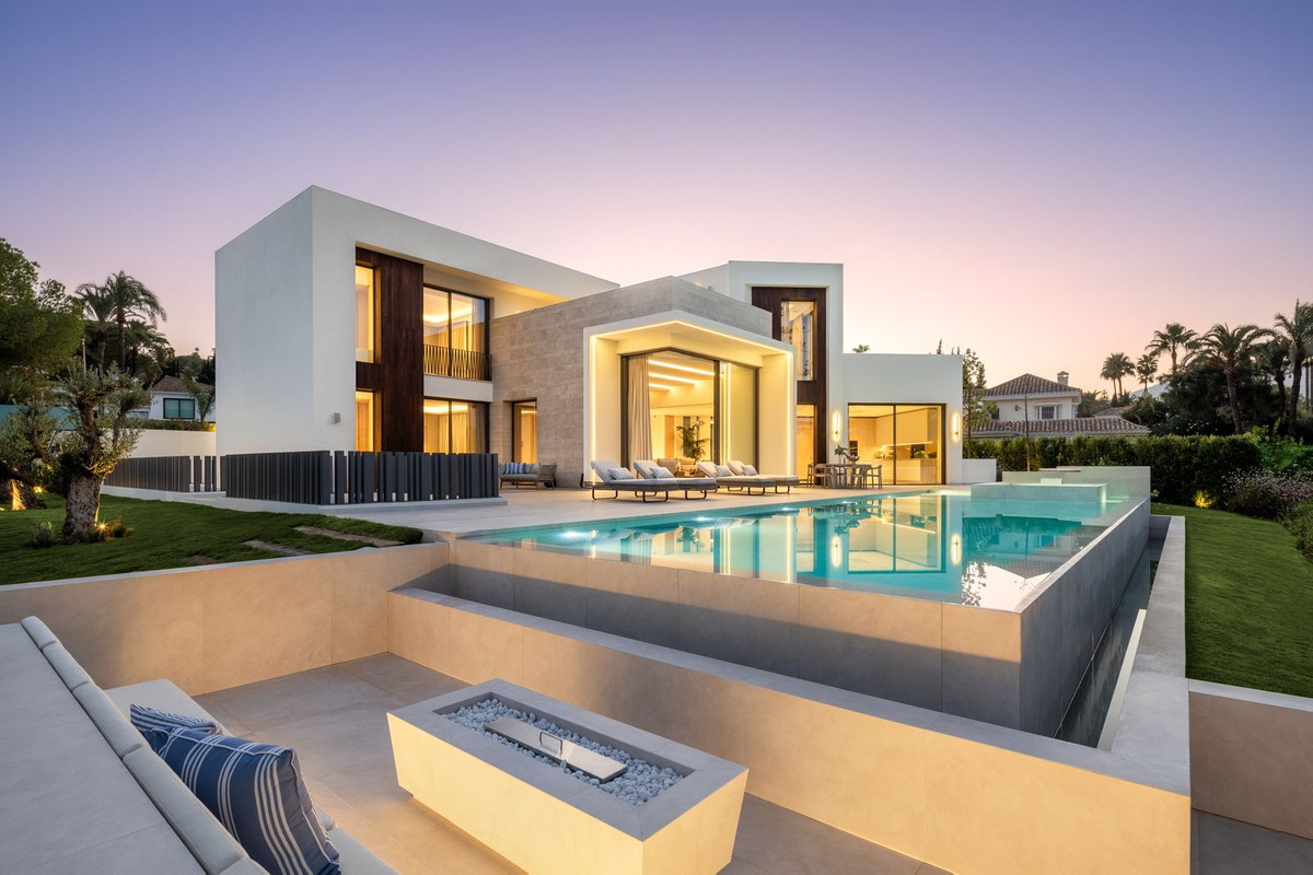 5 Bedroom Villa in Marbella - Photo 7