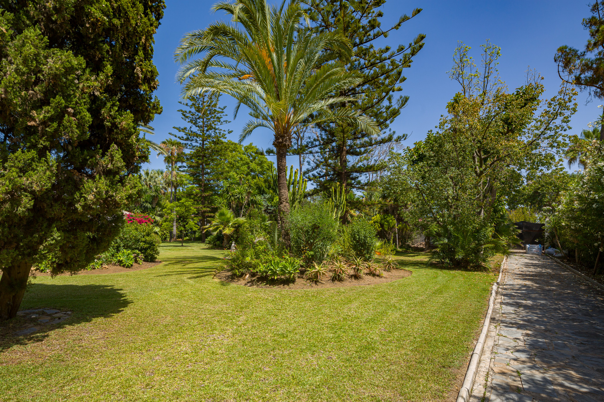 6 Bedroom Villa in San Pedro de Alcántara - Photo 25