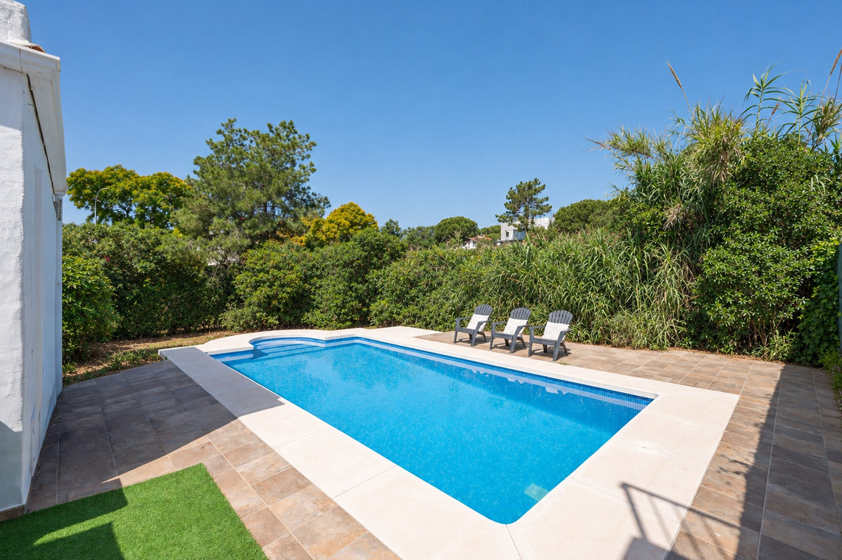 4 Bedroom Villa in Marbella - Photo 4