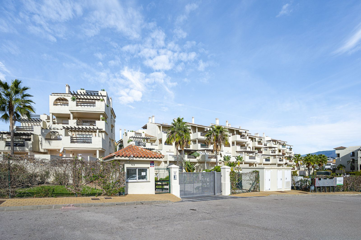 1 Bedroom Apartment in Estepona - Photo 10