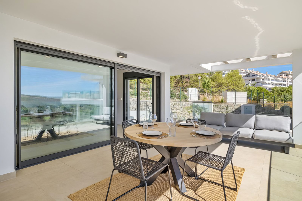 2 Bedroom Apartment in Estepona - Photo 10