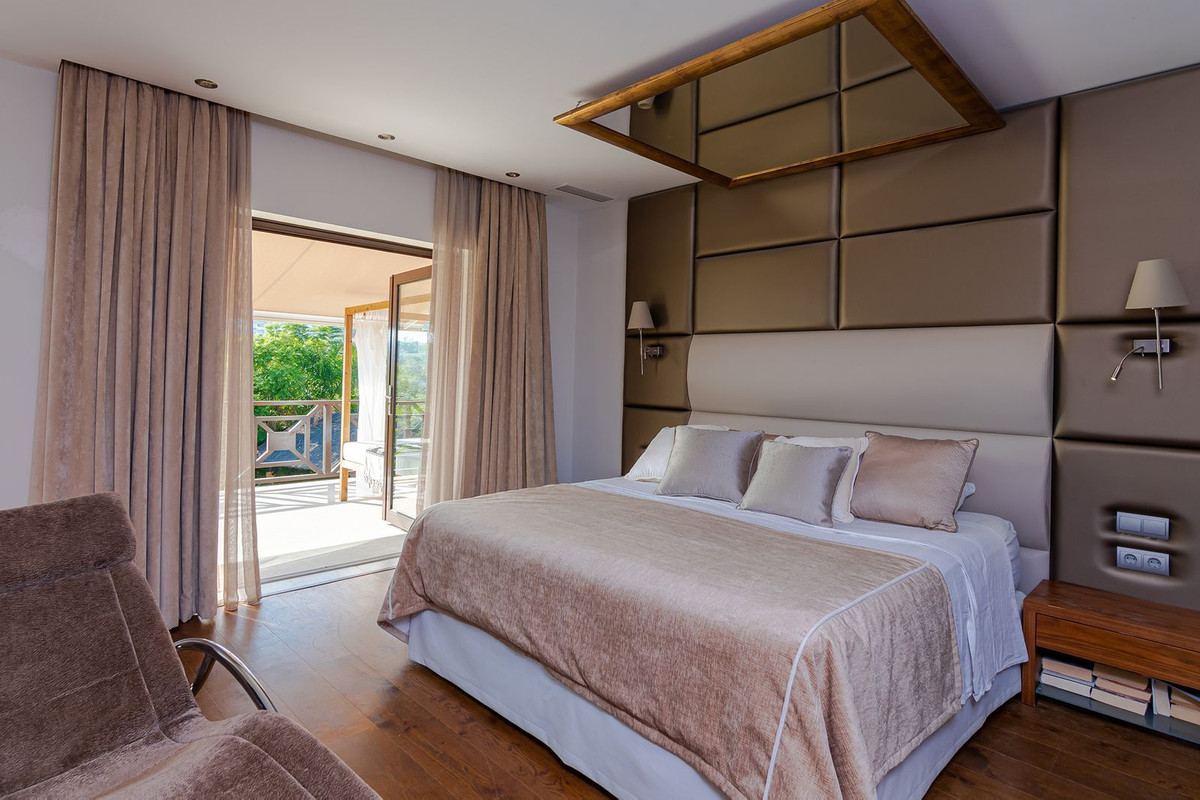 6 Bedroom Villa in Marbella - Photo 19