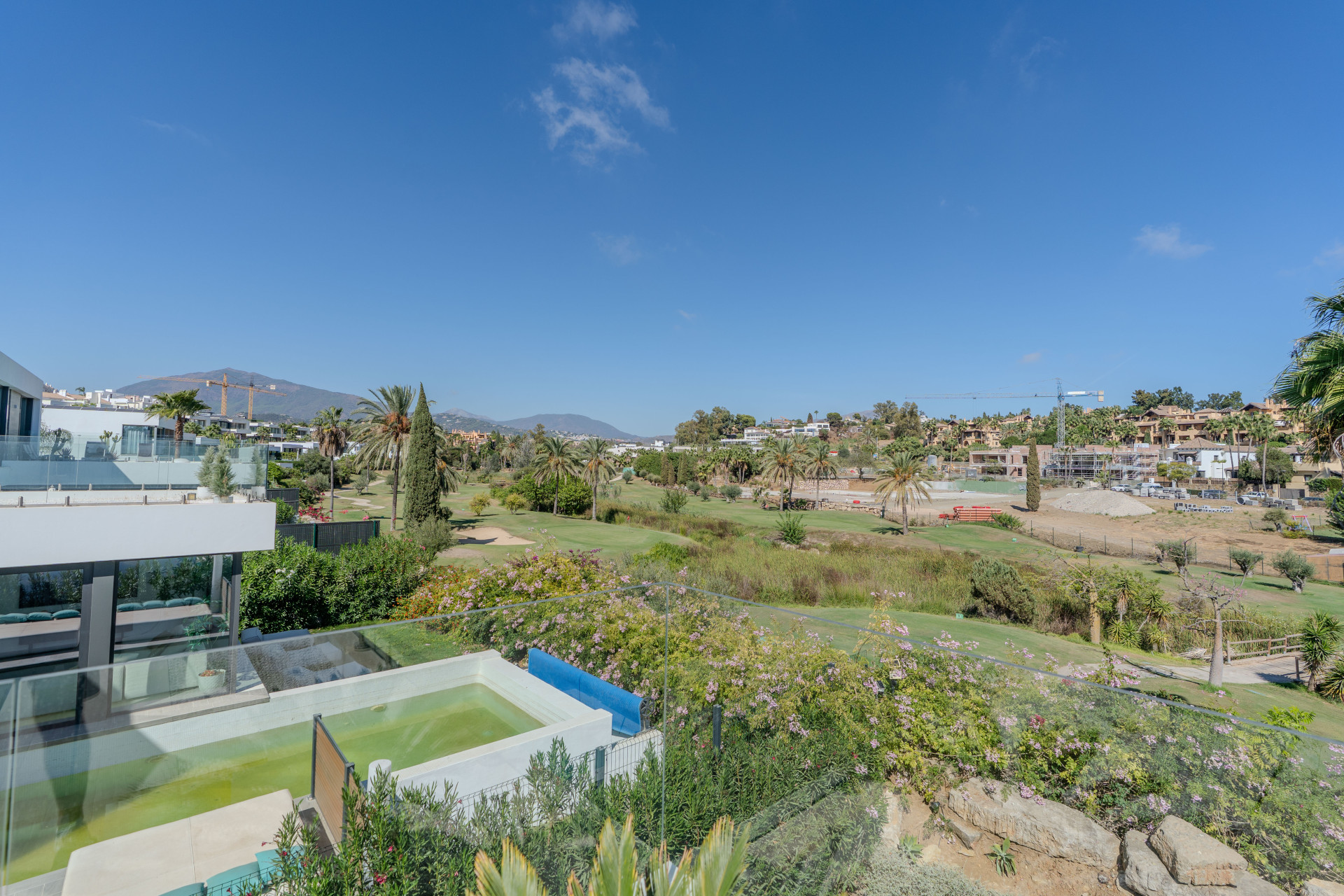 4 Bedroom Villa in Estepona - Photo 18