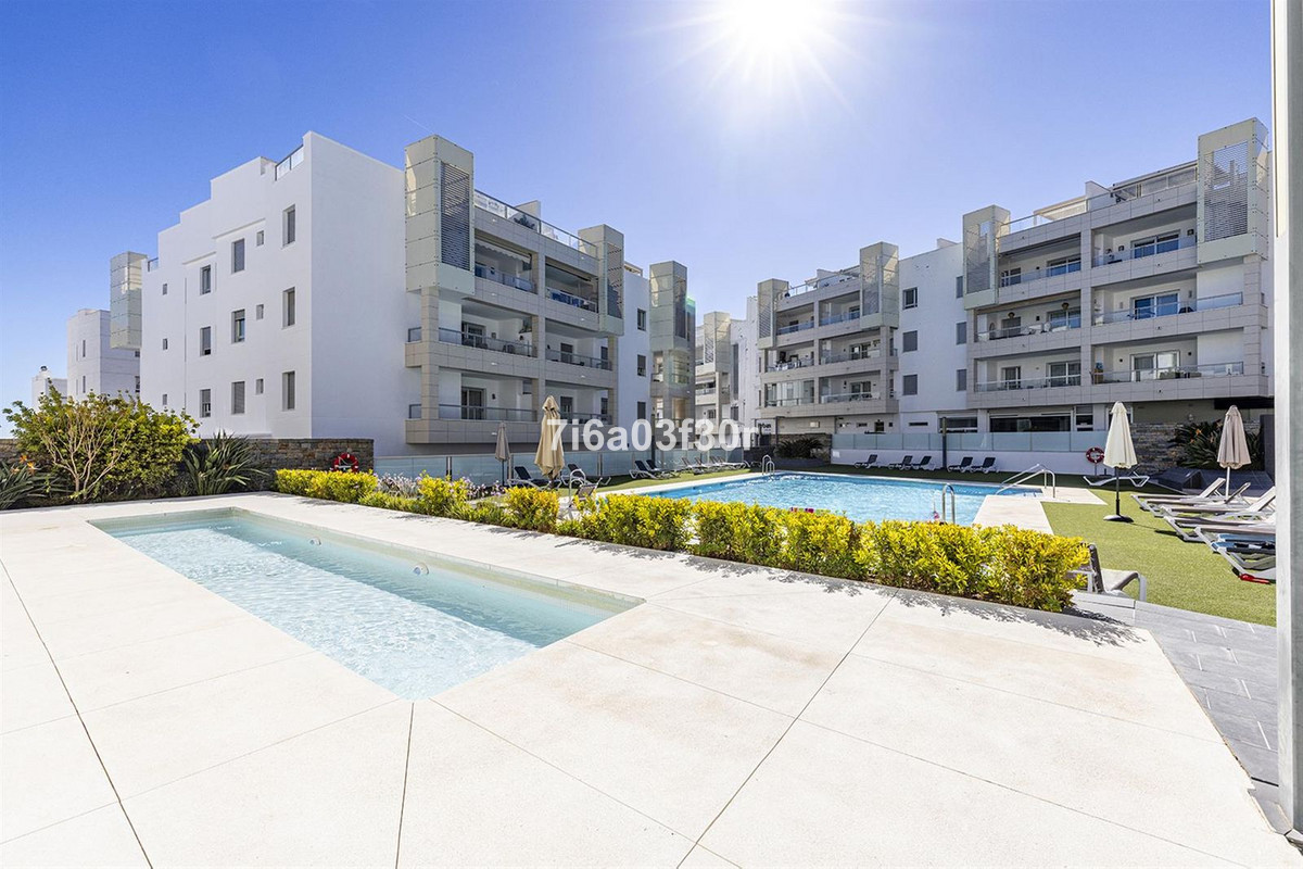 3 Bedroom Apartment in Marbella - Photo 2