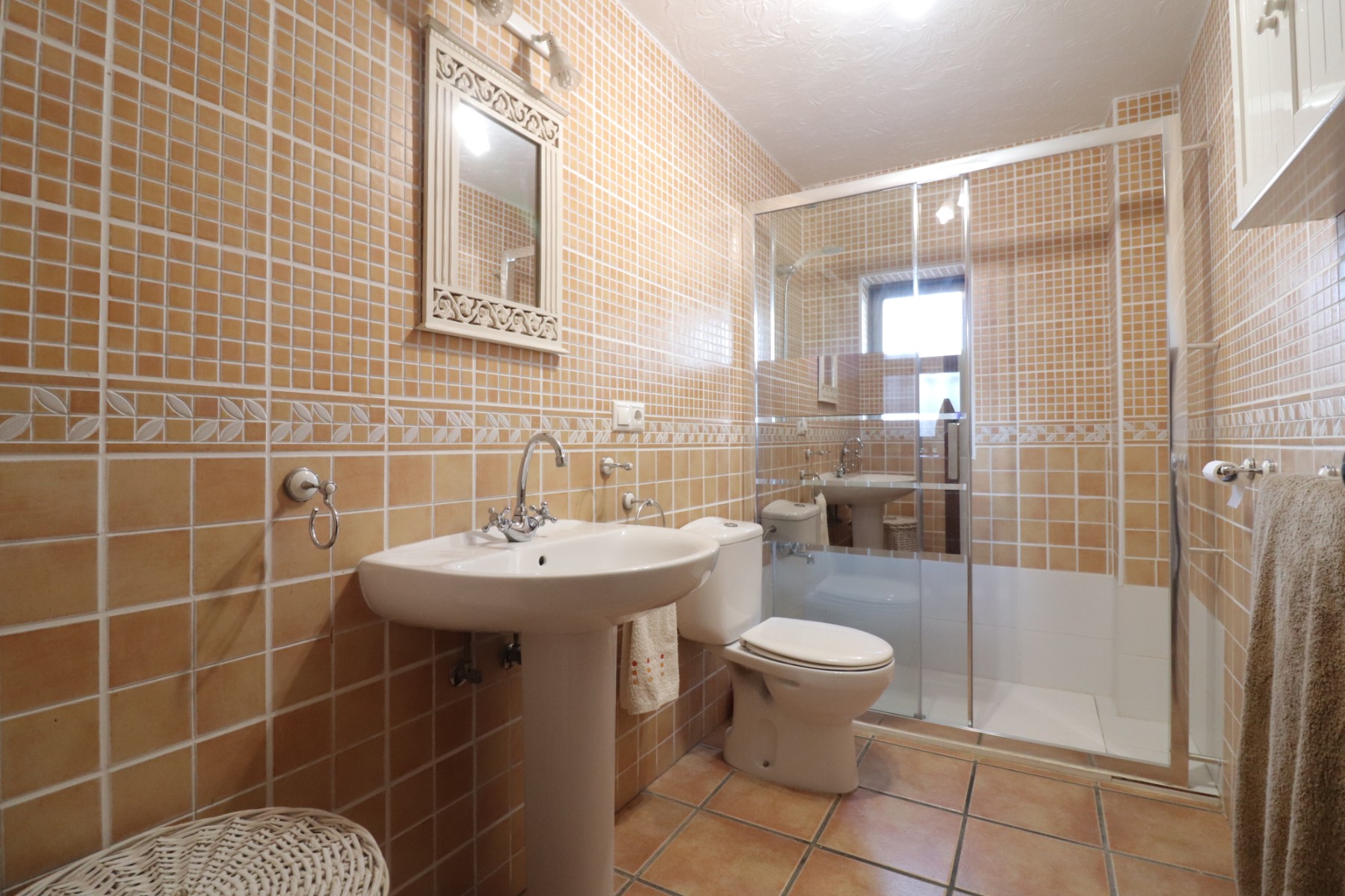 Chalet de 4 dormitorios en Alicante – Foto 16