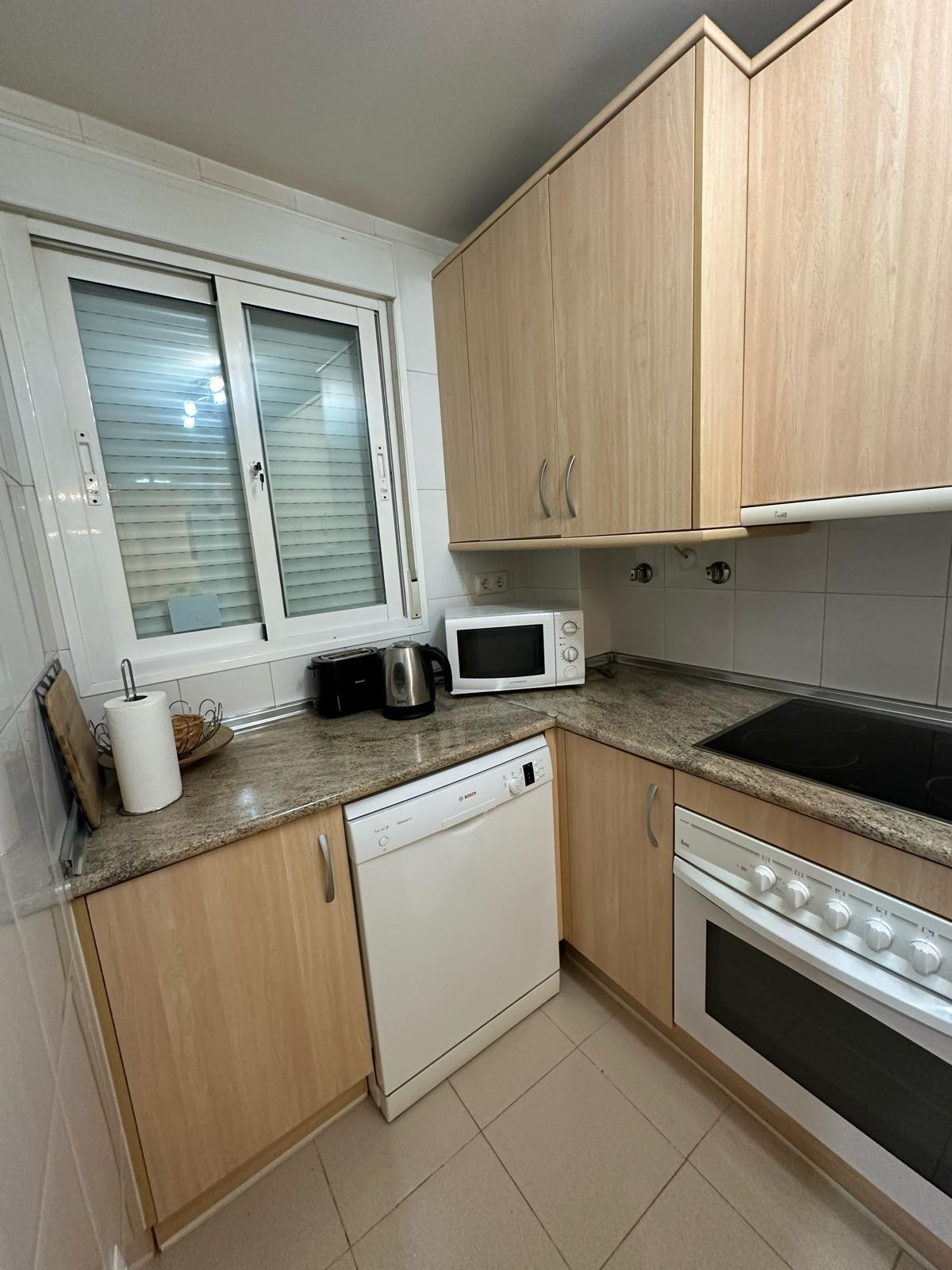 2 Bedroom Apartment in Fuengirola - Photo 24
