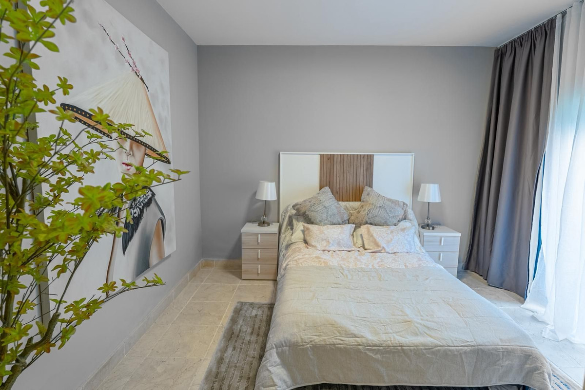 3 Bedroom Apartment in Estepona - Photo 26