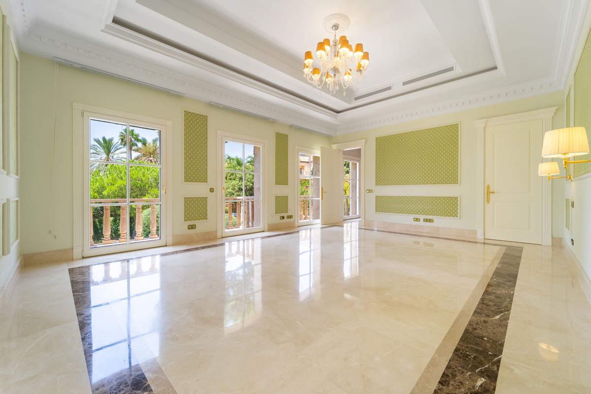 10 Bedroom Villa in Marbella - Photo 21