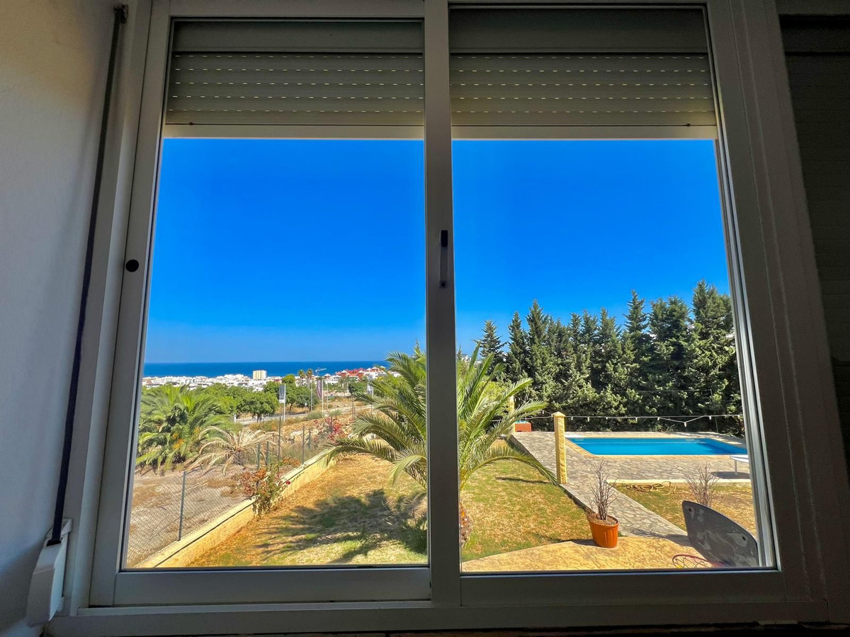 6 Bedroom Villa in Estepona - Photo 4