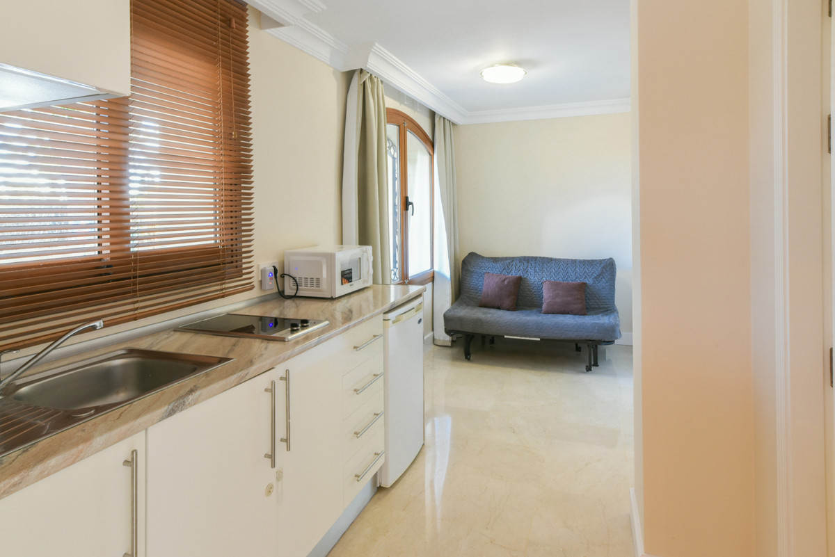 5 Bedroom Villa in Marbella - Photo 39