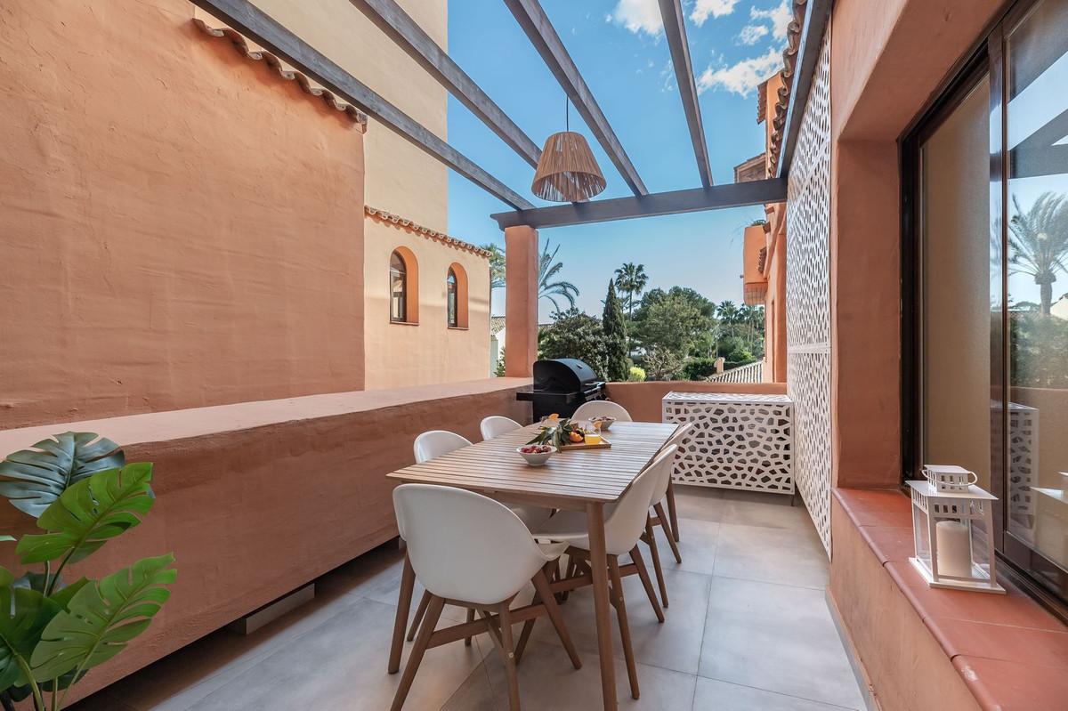 5 Bedroom Apartment in Estepona - Photo 5