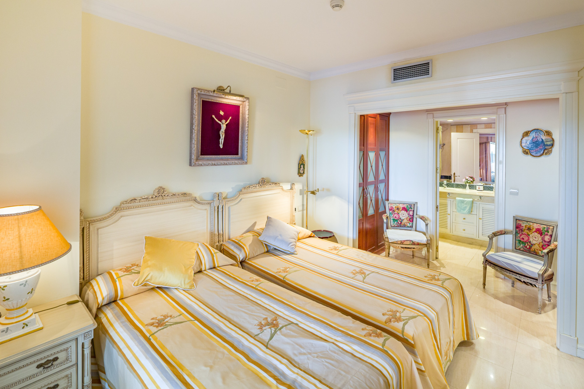 2 Bedroom Apartment in Marbella - Photo 15
