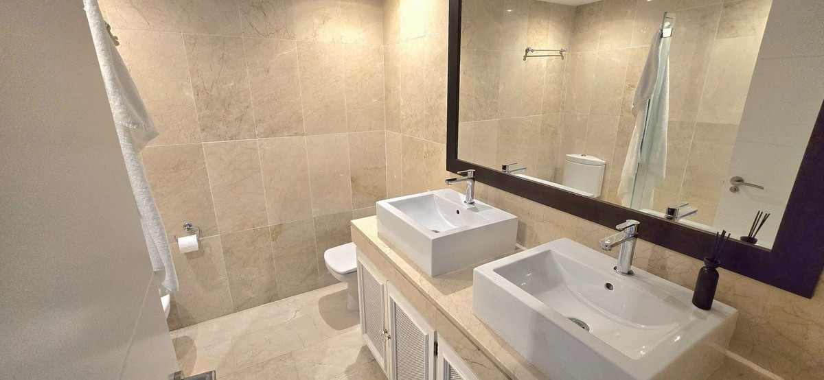 3 Bedroom Townhouse in Marbella - Photo 11