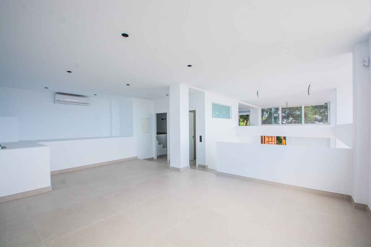 3 Bedroom Apartment in Marbella - Photo 24