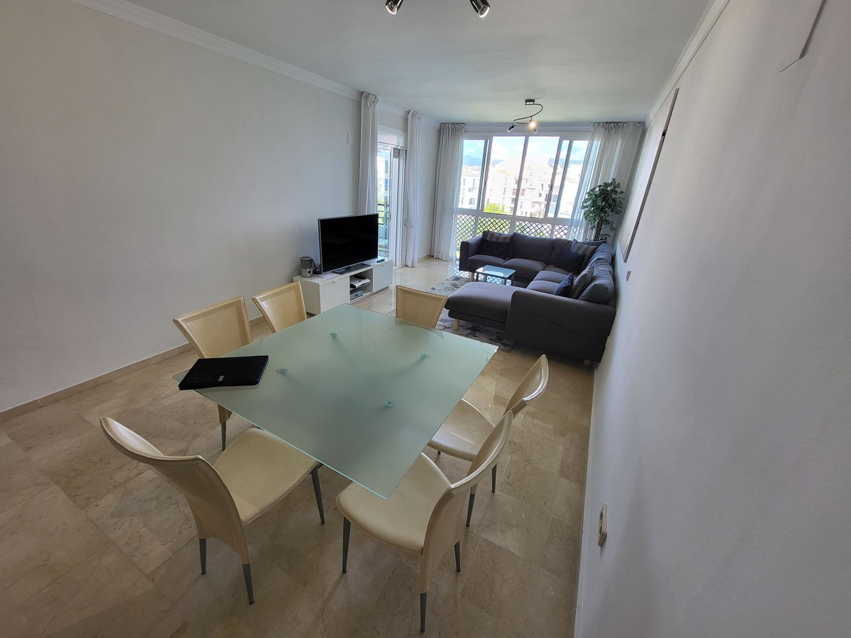 Piso de 4 dormitorios con piscina en Málaga – Foto 10
