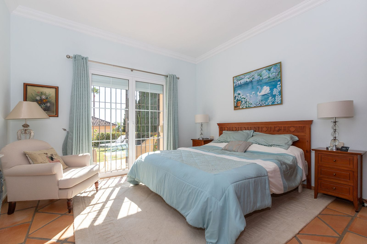 5 Bedroom Villa in Marbella - Photo 23