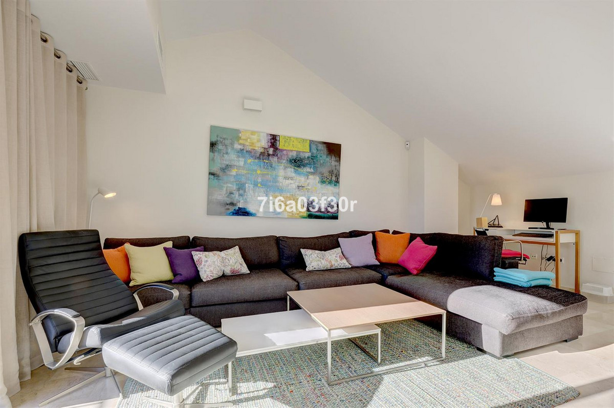 5 Bedroom Townhouse in San Pedro de Alcántara - Photo 18