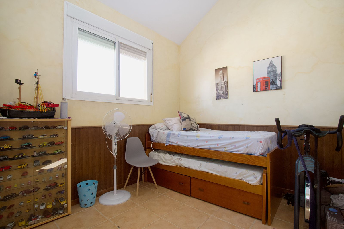 4 Bedroom Townhouse in Coín - Foto 7