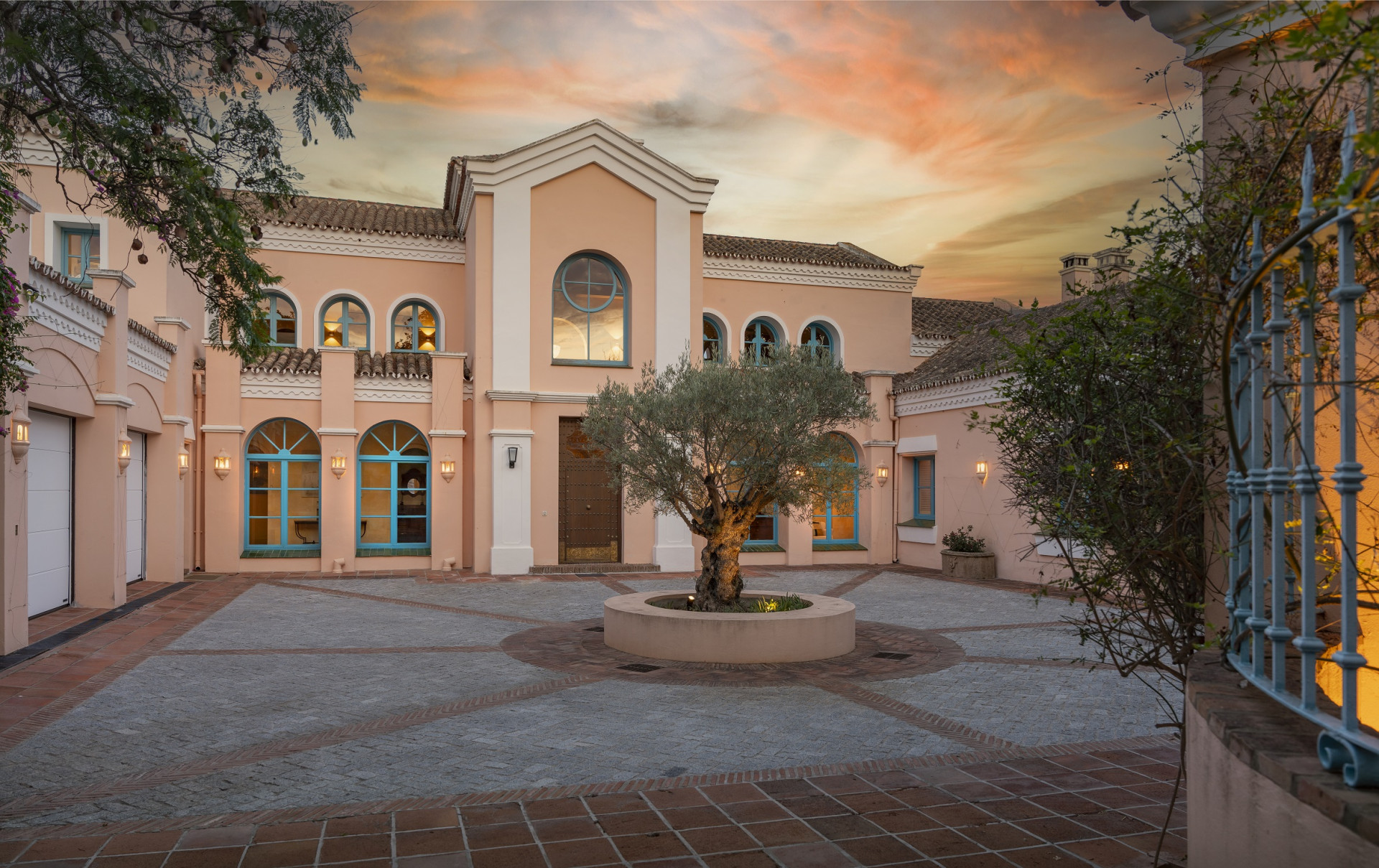 5 Bedroom Villa in San Roque - Photo 5