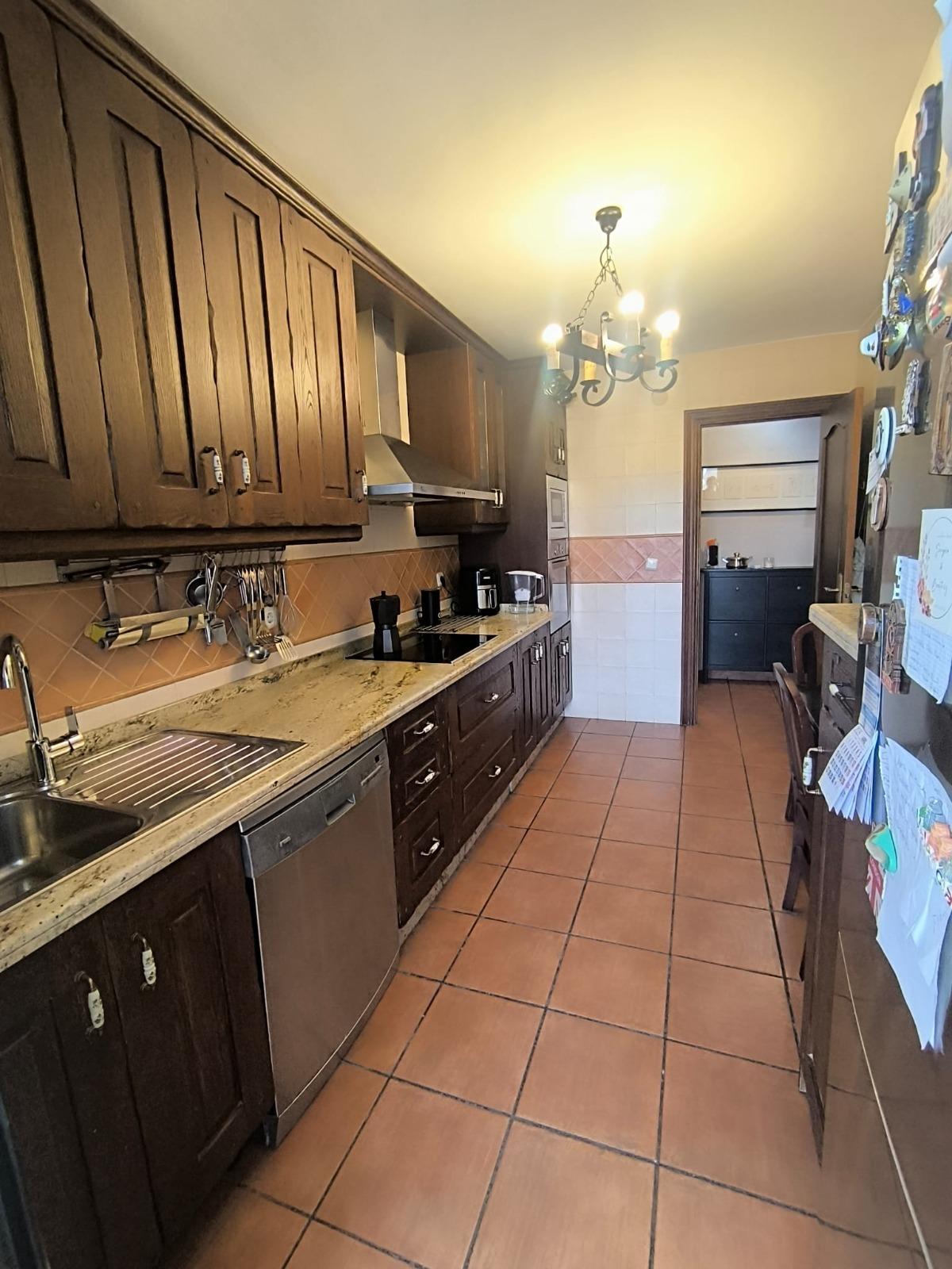 3 Bedroom Apartment in Fuengirola - Photo 4