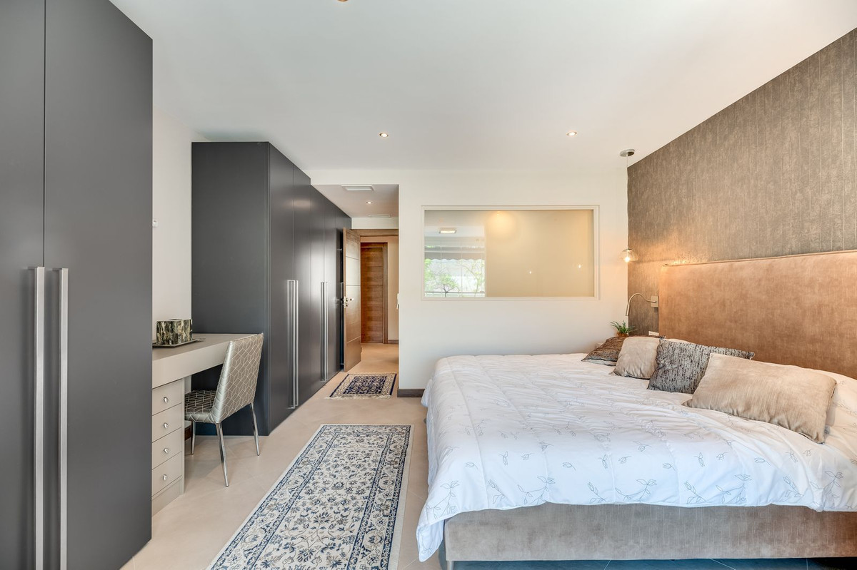 3 Bedroom Apartment in Marbella - Photo 10