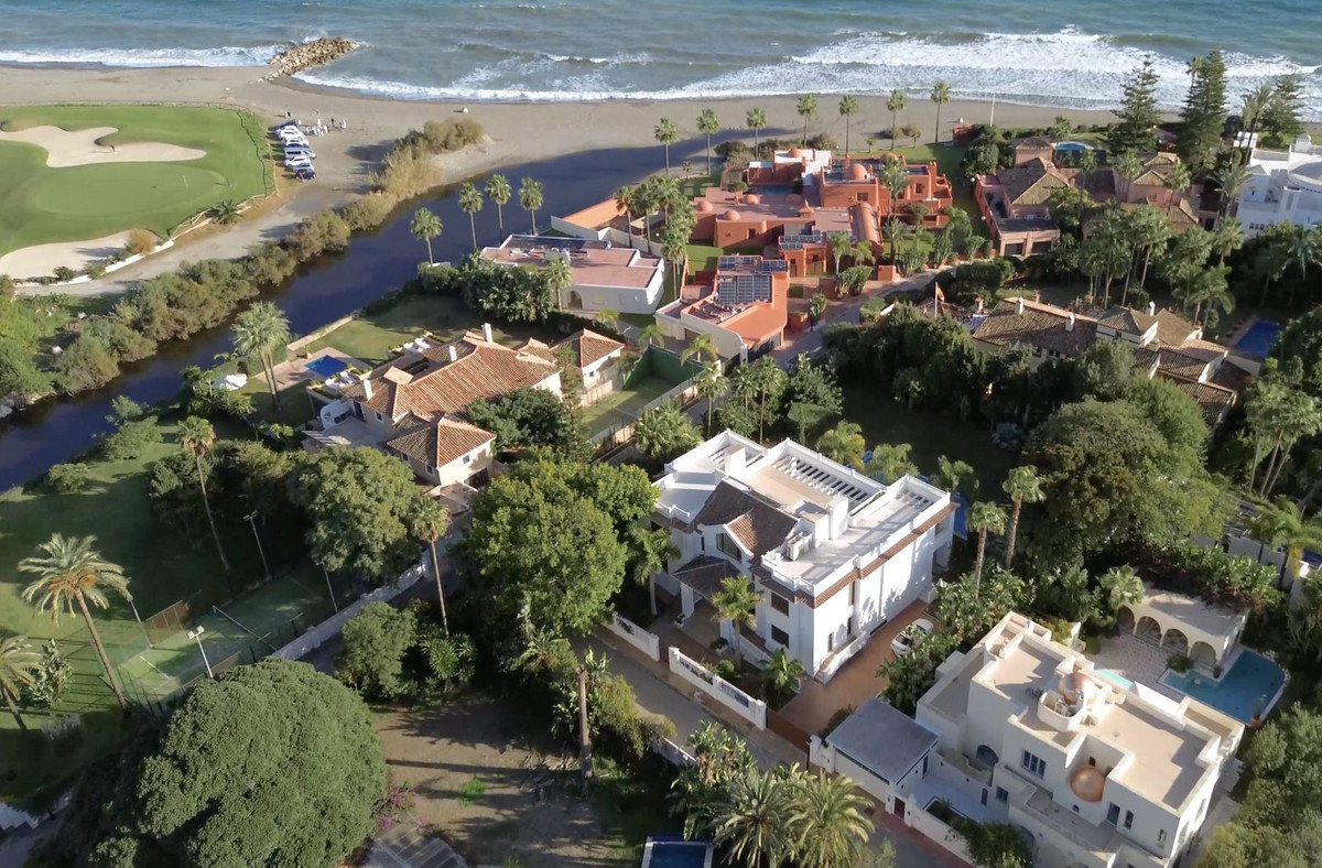 7 Bedroom Villa in San Pedro de Alcántara - Photo 37