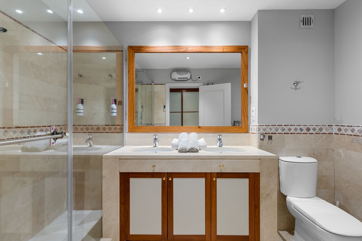 2 Bedroom Apartment in Benahavís - Foto 23