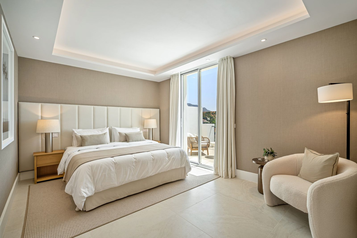 4 Bedroom Townhouse in Benahavís - Фото 14