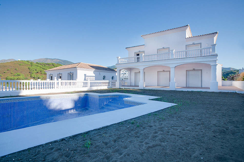 4 Bedroom Villa in Estepona - Photo 5