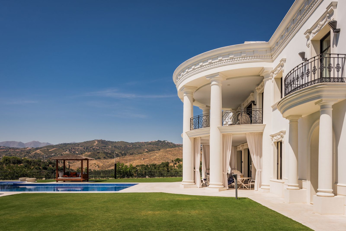 7 Bedroom Villa in Marbella - Photo 3