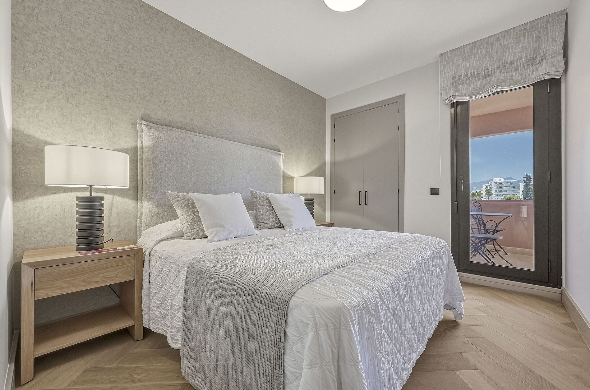 3 Bedroom Penthouse in Estepona - Photo 10