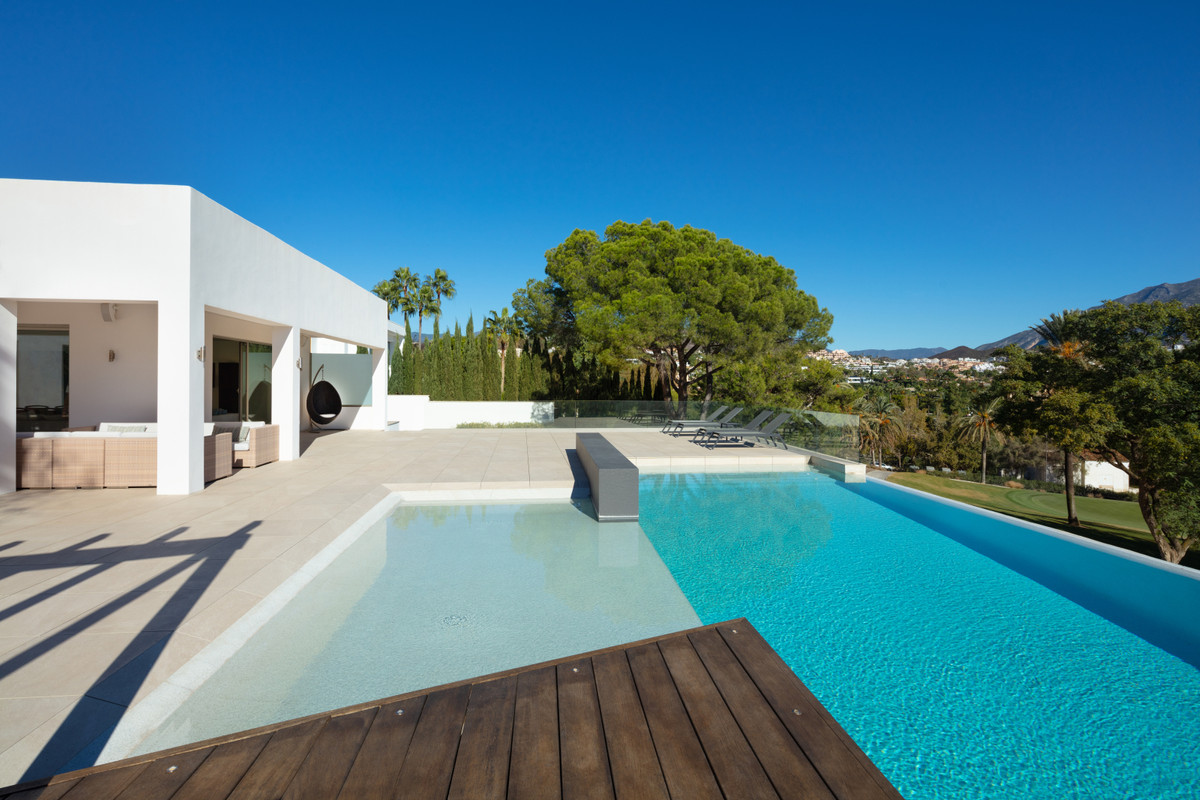 6 Bedroom Villa in Marbella - Photo 24