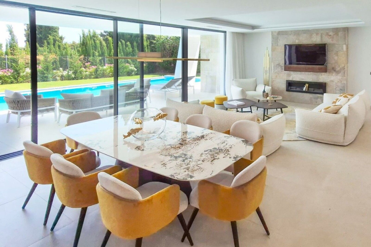 4 Bedroom Villa in Estepona - Photo 3