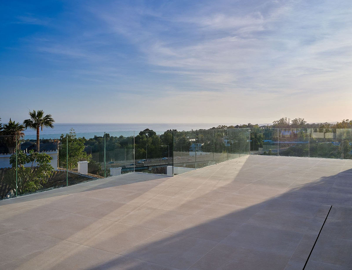 3 Bedroom Villa in Marbella - Photo 2