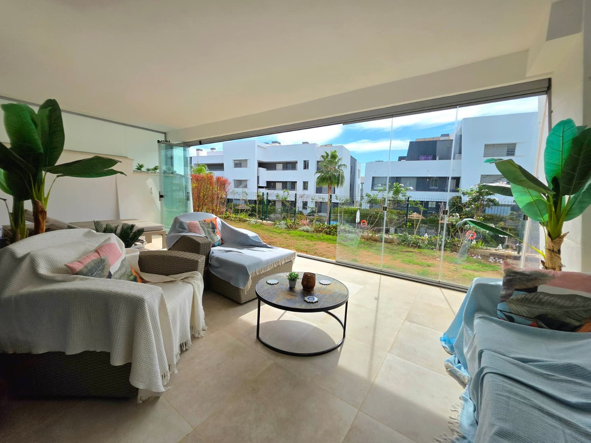 2 Bedroom Apartment in Estepona - Photo 9