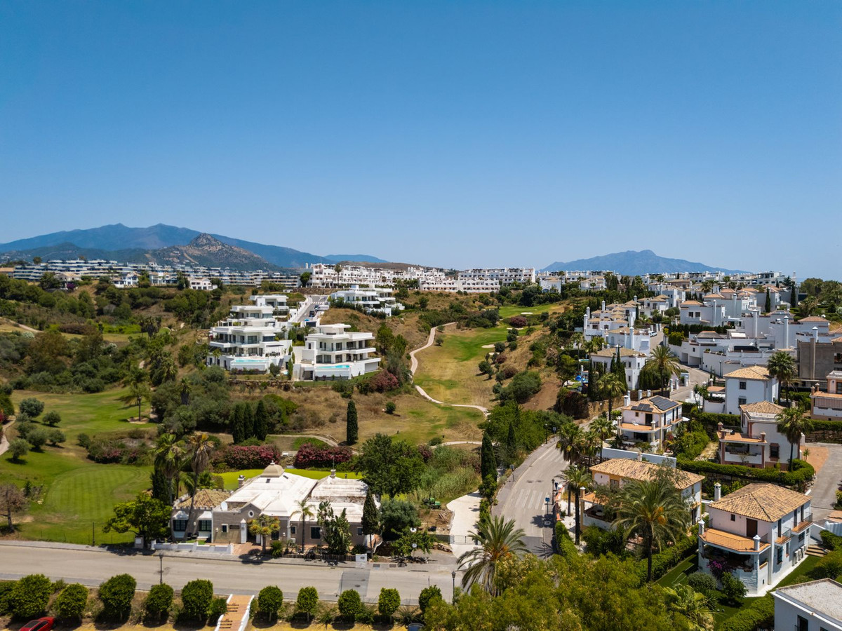 4 Bedroom Villa in Estepona - Photo 26