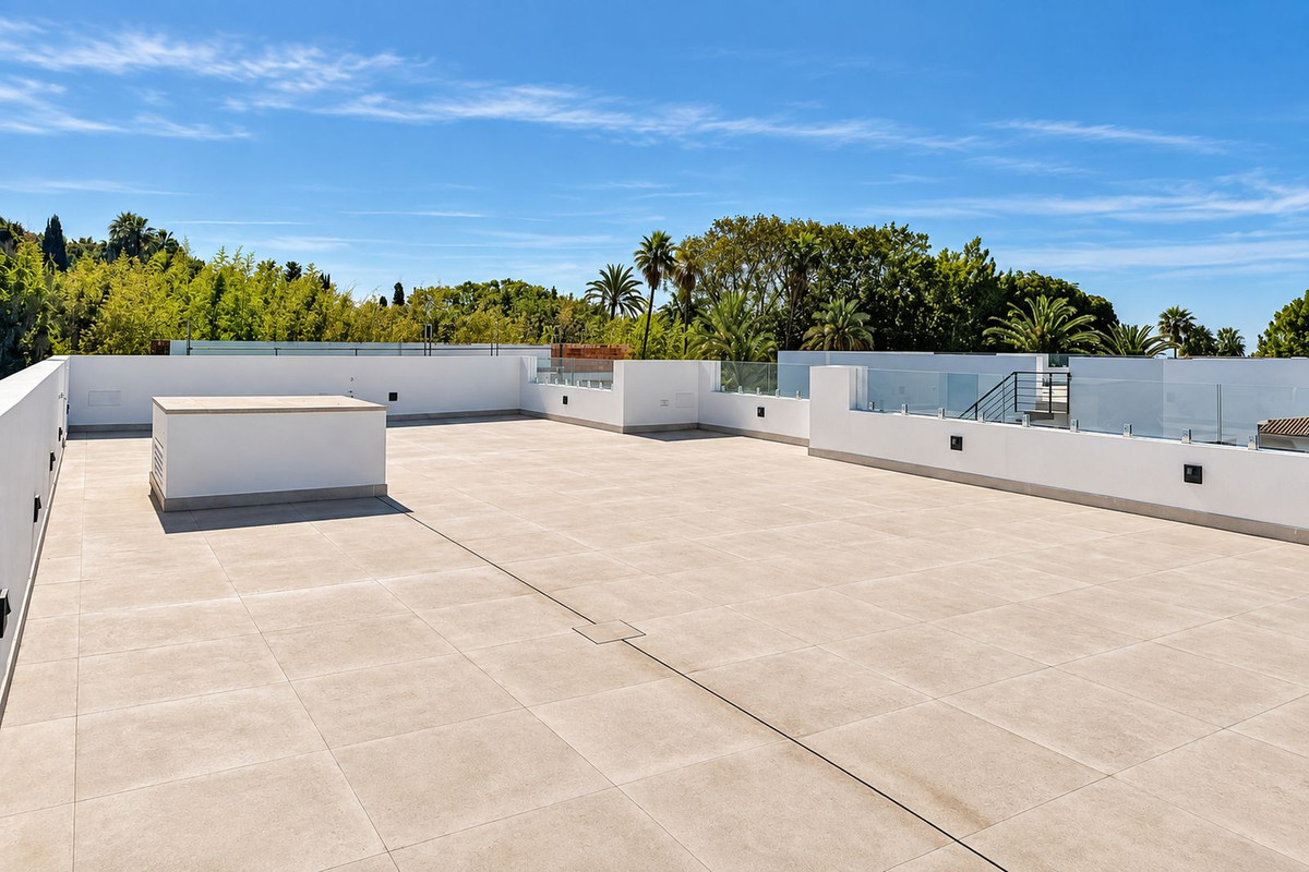 5 Bedroom Villa in Marbella - Photo 29