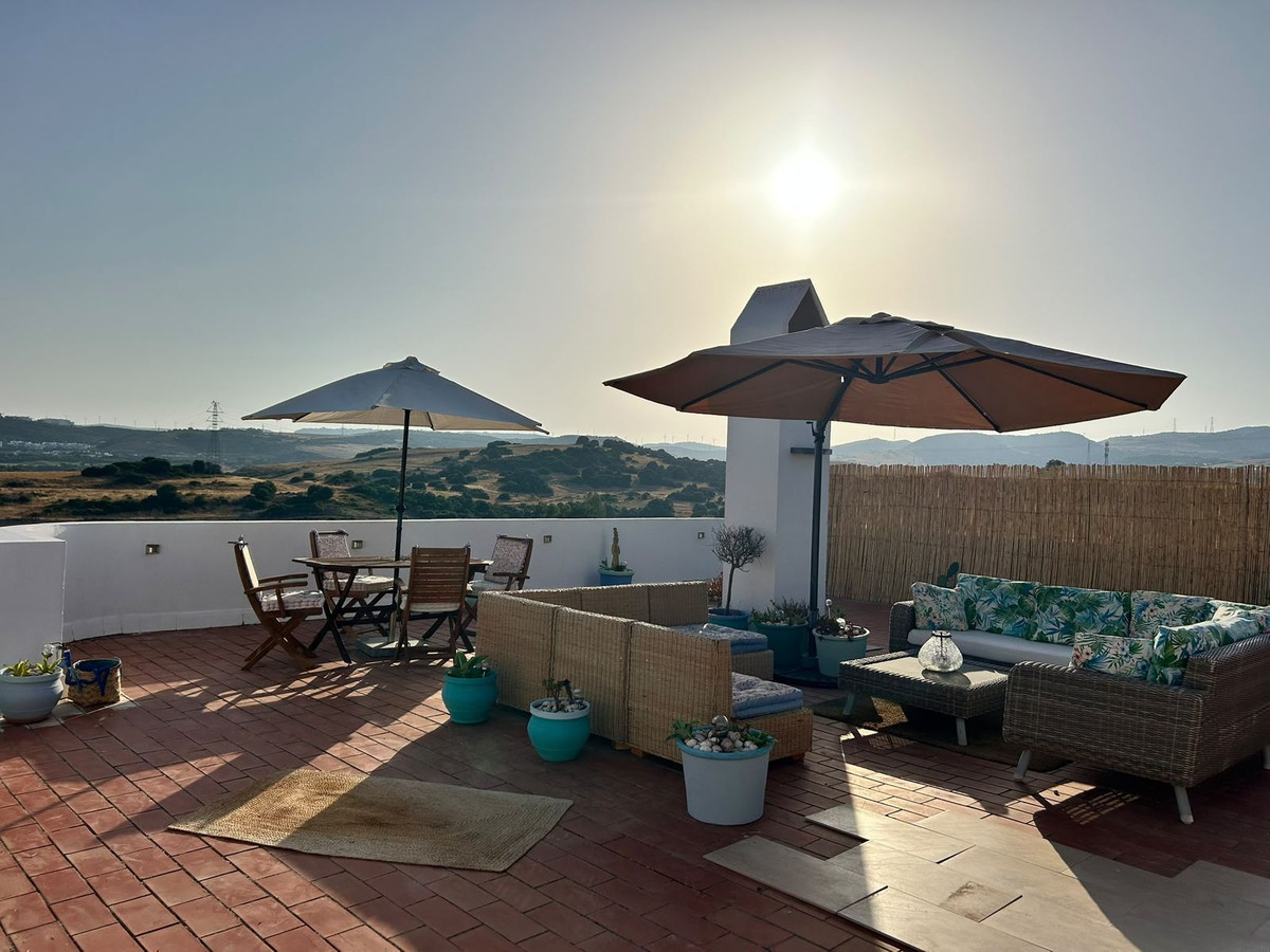 2 Bedroom Penthouse in Estepona - Photo 29
