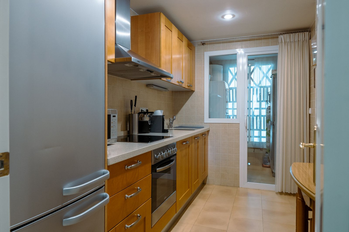 3 Bedroom Apartment in Benahavís - Photo 12