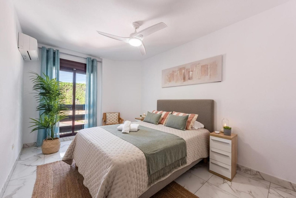 3 Bedroom Apartment in Marbella - Photo 12