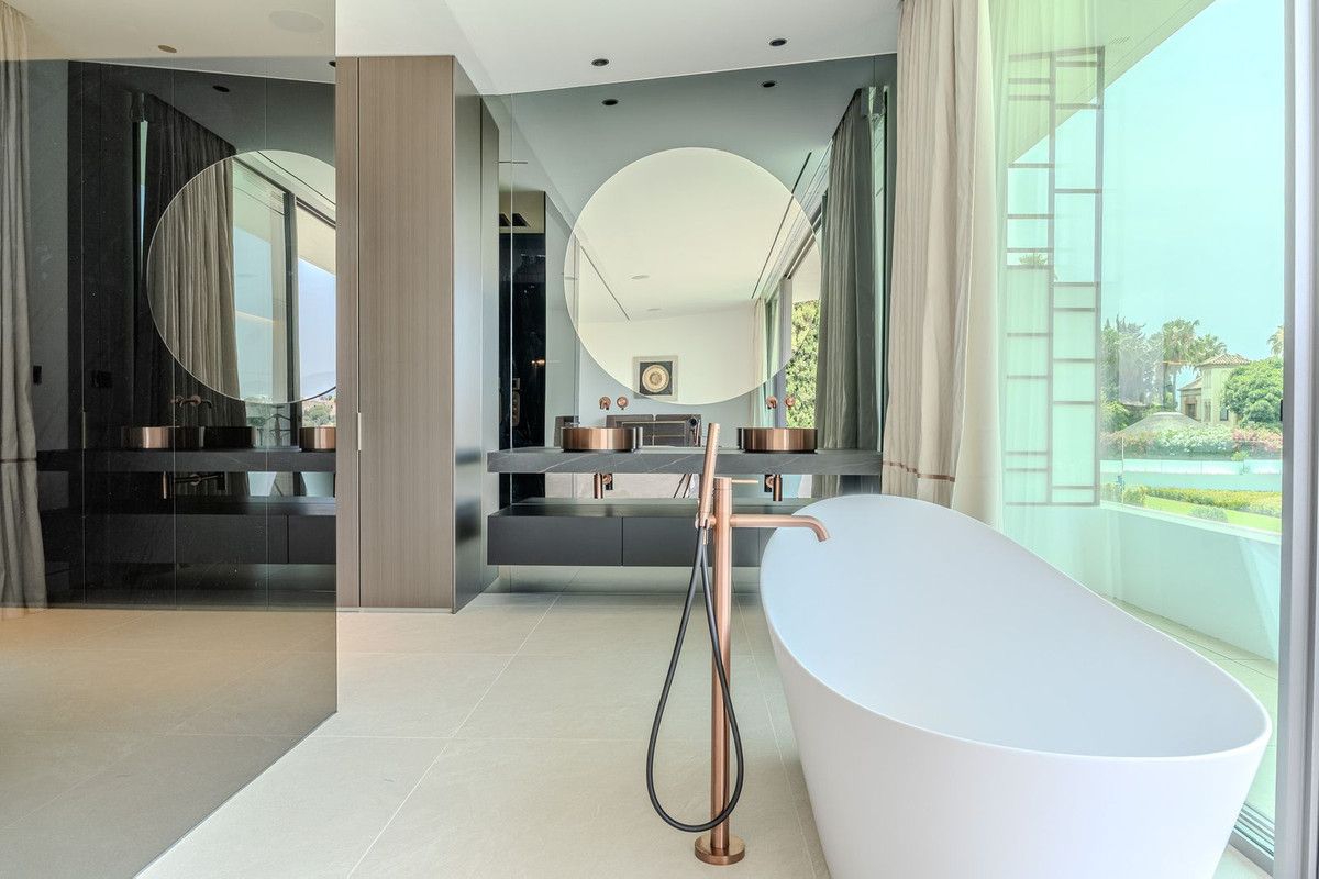4 Bedroom Villa in Marbella - Photo 20