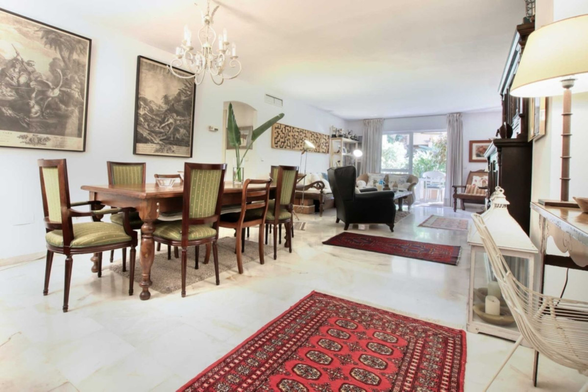 2 Bedroom Apartment in Marbella - Photo 4