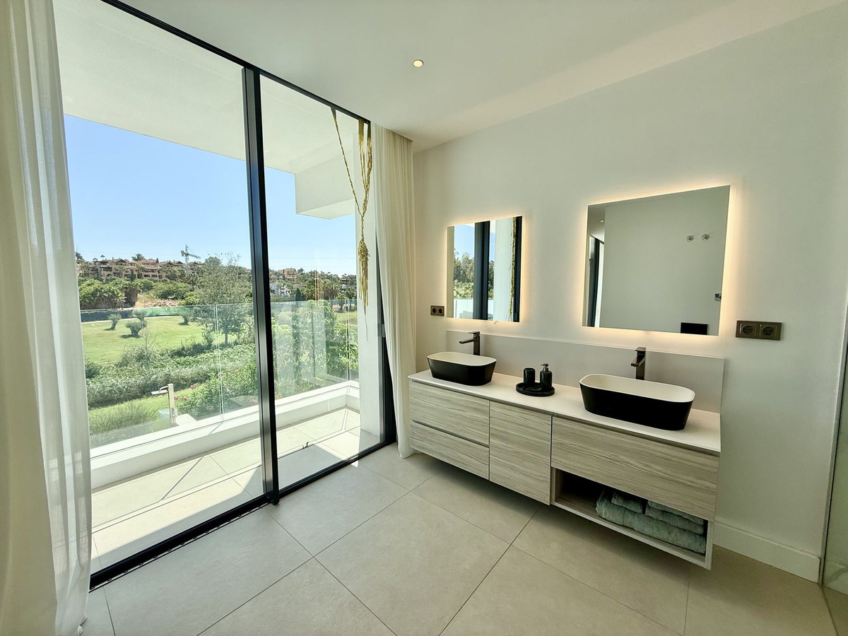 4 Bedroom Villa in Estepona - Photo 46