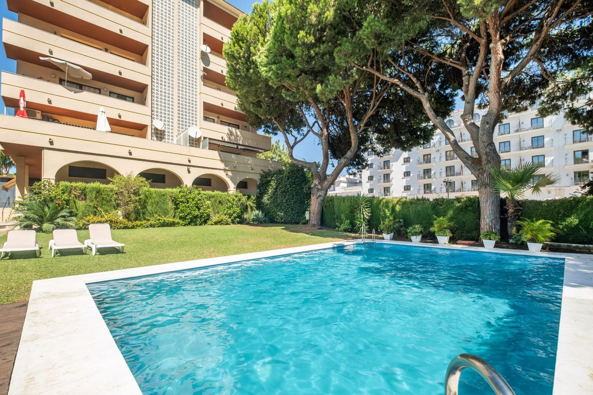 2 Bedroom Apartment in Marbella - Photo 3