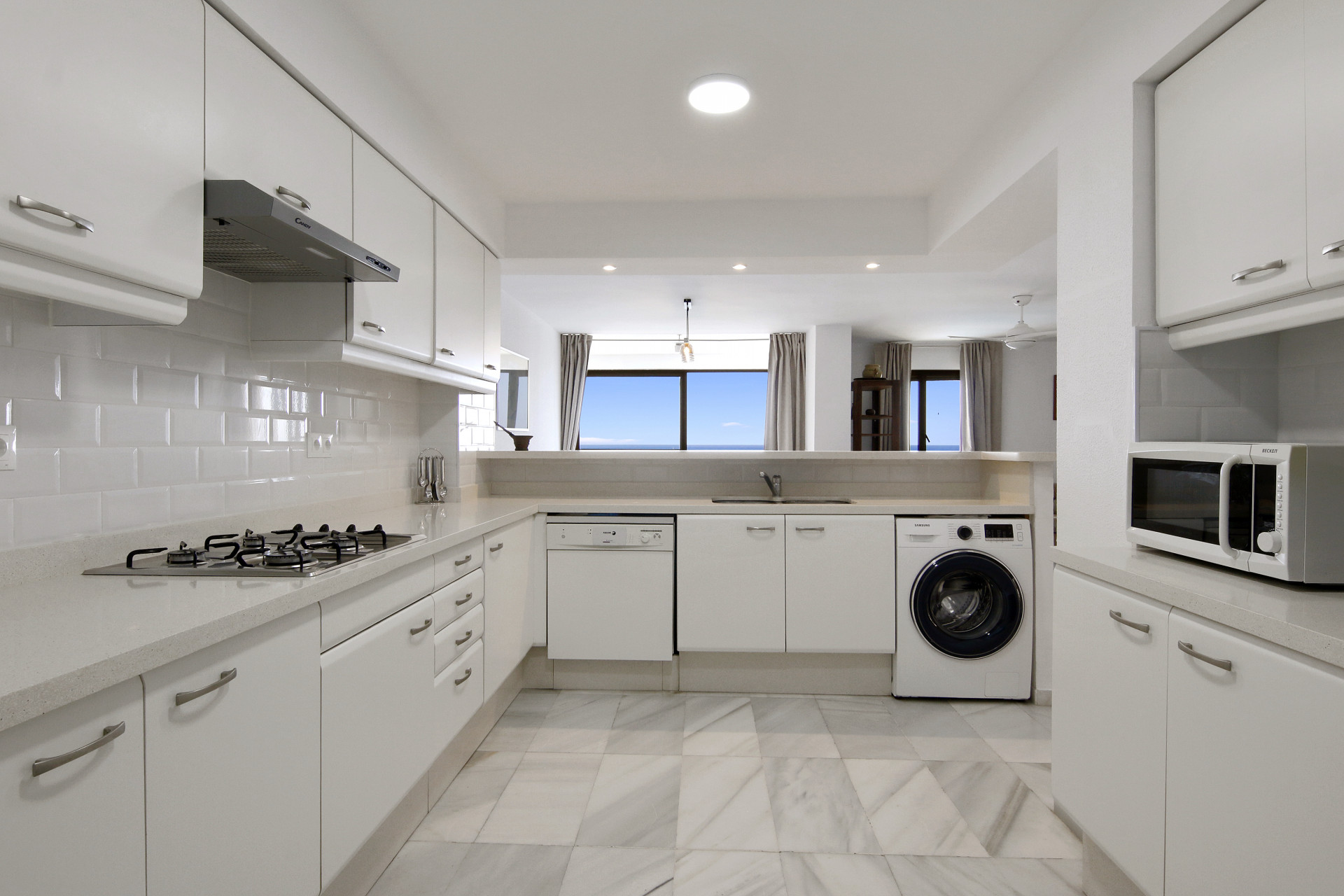 2 Bedroom Apartment in Estepona - Photo 8