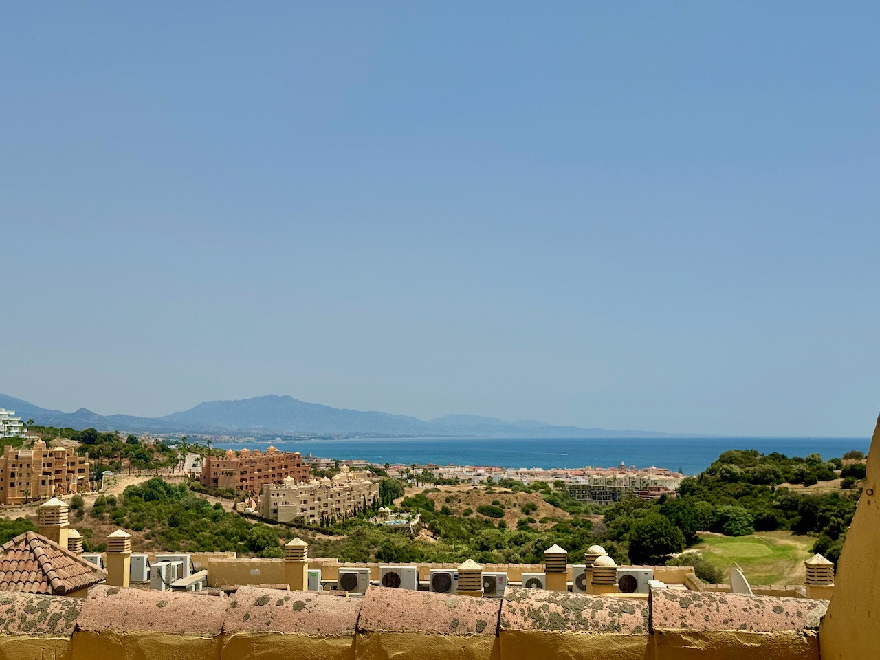 2 Bedroom Penthouse in La Duquesa - Photo 2