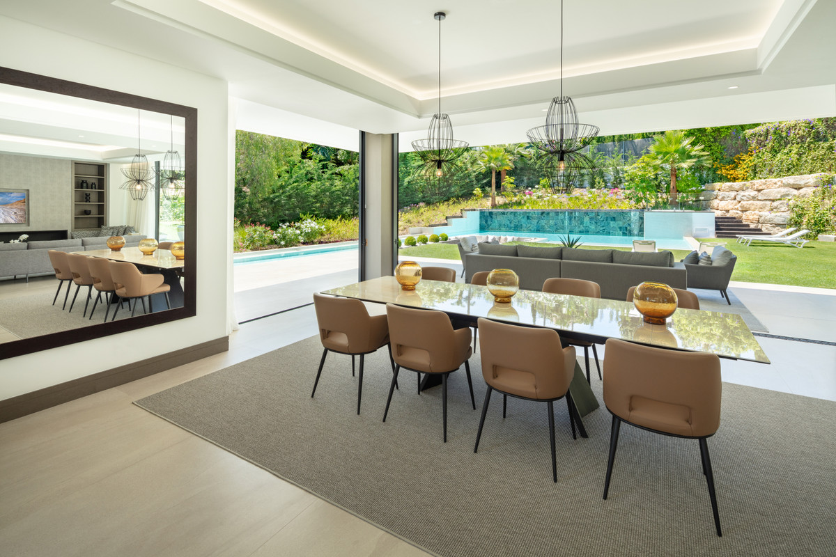 5 Bedroom Villa in Marbella - Photo 4