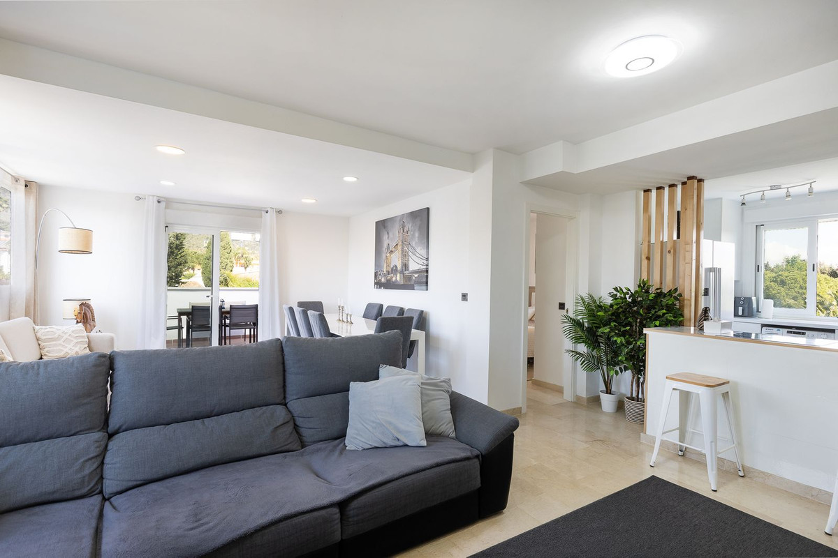 2 Bedroom Apartment in Torremolinos - Photo 7