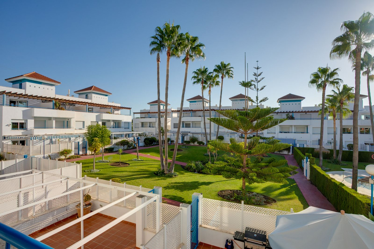 5 Bedroom Townhouse in Estepona - Photo 14