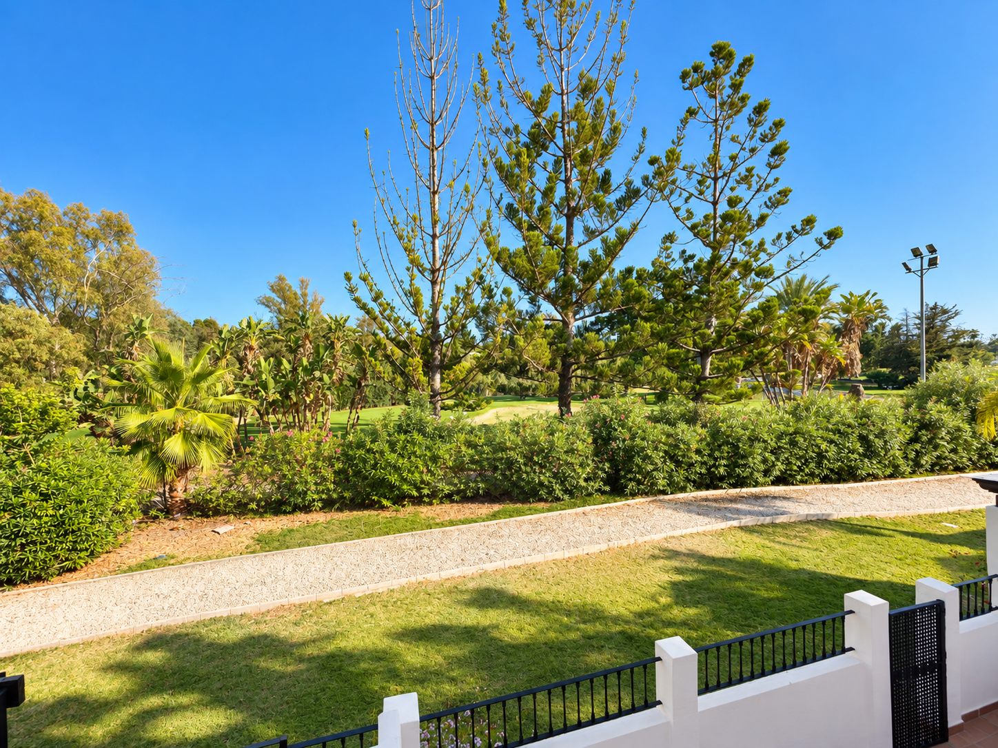 3 Bedroom Townhouse in Marbella - Photo 3